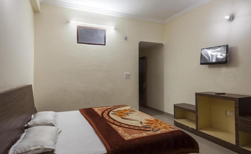 Hotel Devi Mahal Katra  Bagian luar foto